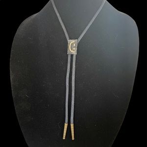 🌹🌹SOLD🌹🌹Vtg. Bolo Tie, Die cast Design W Tips